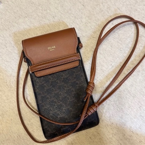 CELINE 老花小羊皮拼接翻蓋手機包斜背包(深咖/咖)