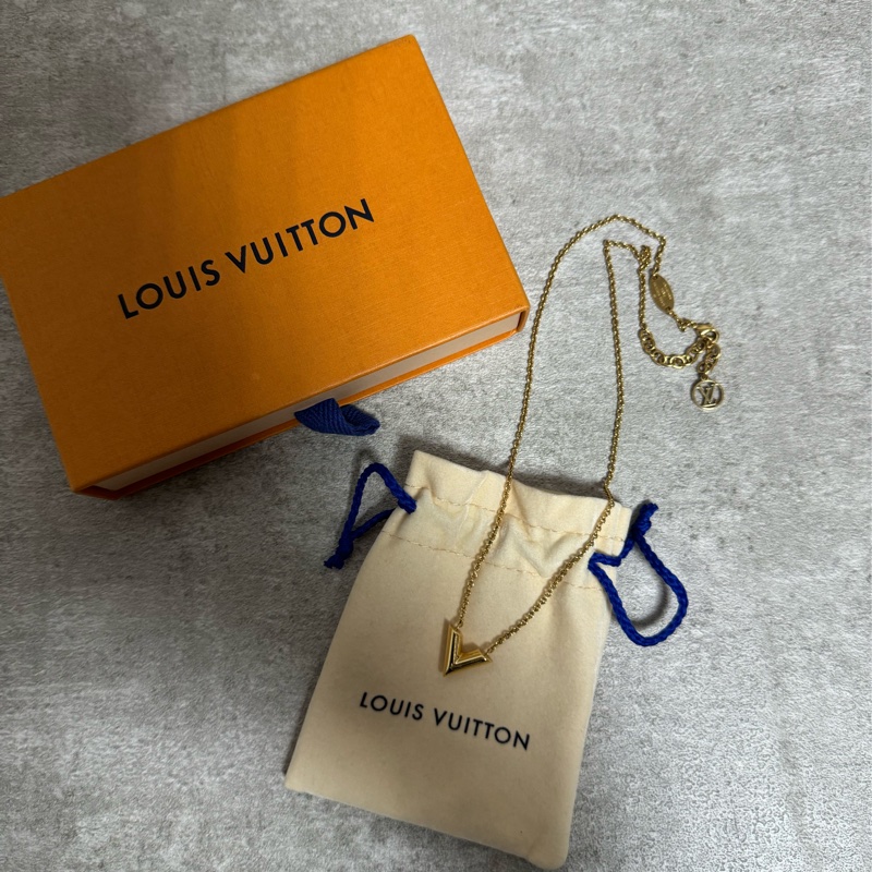 正品Lv 經典v型項鍊-0