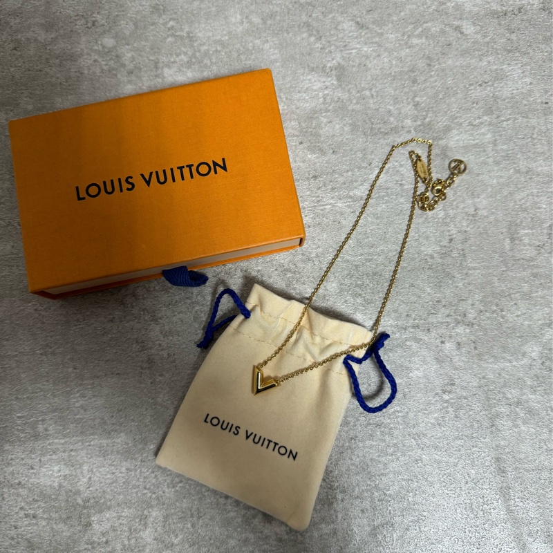 正品Lv 經典v型項鍊-1