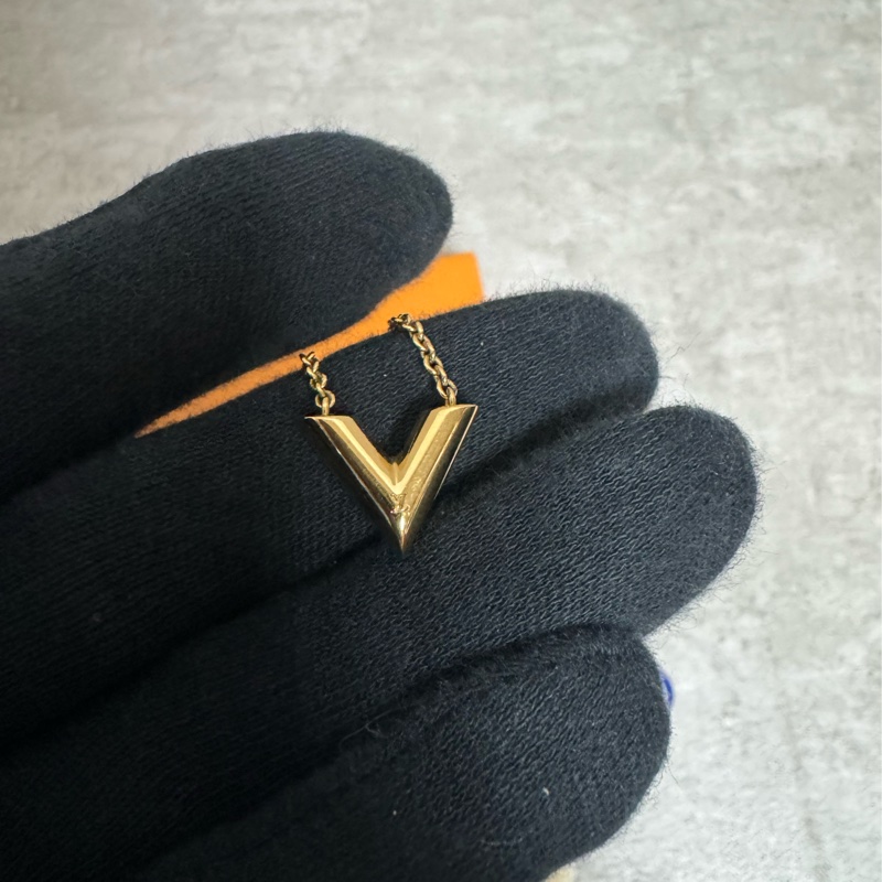 正品Lv 經典v型項鍊-2