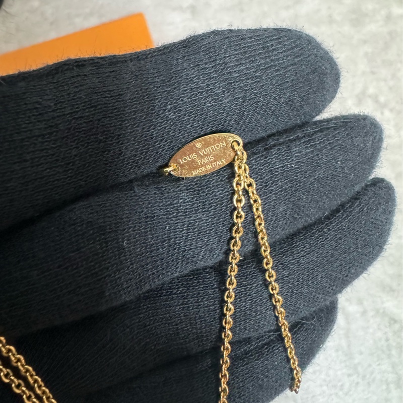 正品Lv 經典v型項鍊-5