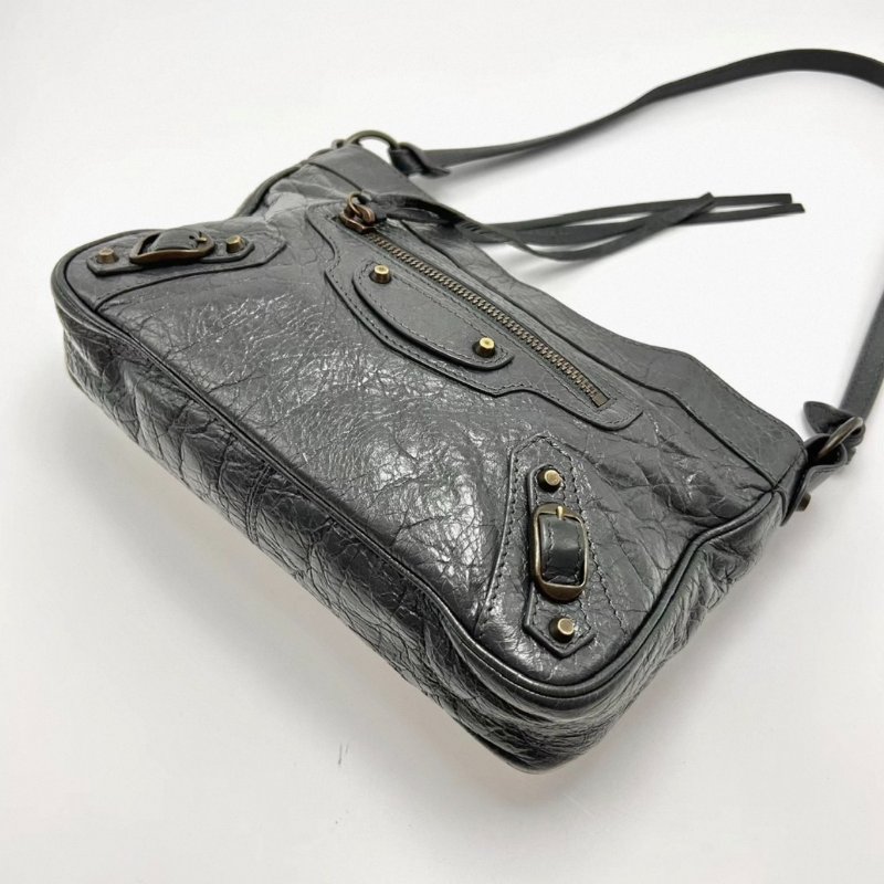 BALENCIAGA 深灰色油蠟皮肩背斜背包23*15*4  98新配件塵袋-1