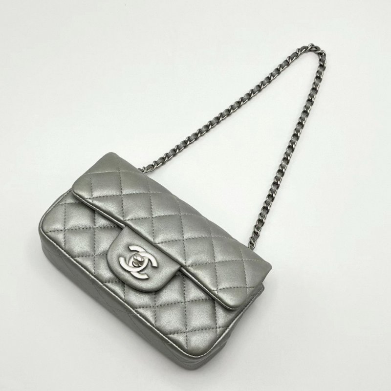 CHANEL 太空銀 Cf mini肩背斜背鏈條包17*10*4.5 98新配件塵袋-1