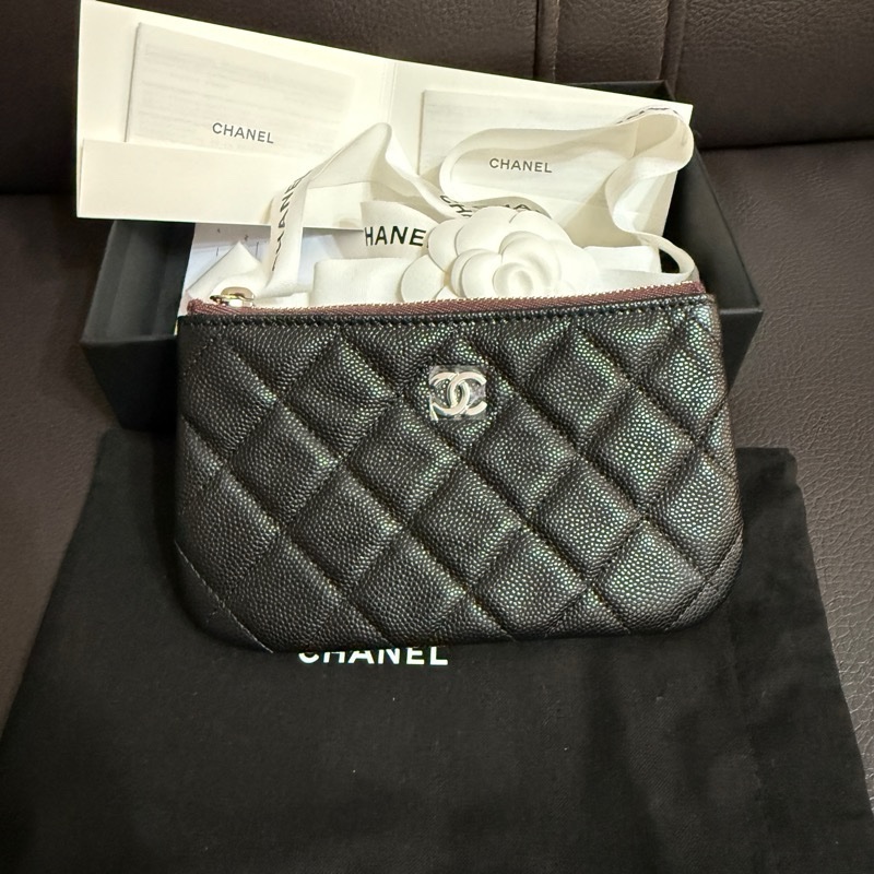 CHANEL 萬用一字黑銀拉鏈零錢包 短夾 卡包 *欲詢問商品注意禮貌 我不一定要賣妳 說聲 請問 謝謝 並不難*-0