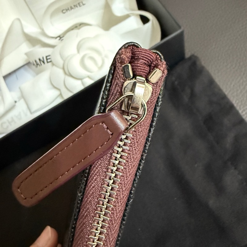 CHANEL 萬用一字黑銀拉鏈零錢包 短夾 卡包 *欲詢問商品注意禮貌 我不一定要賣妳 說聲 請問 謝謝 並不難*-4