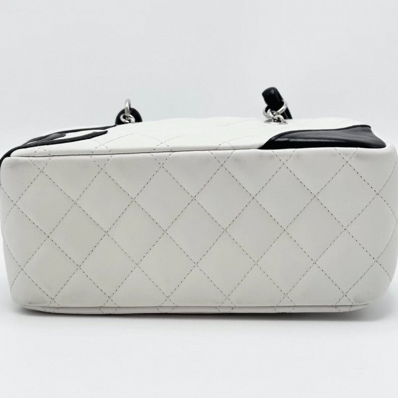 CHANEL 黑白熊貓康鵬mini枕頭包 21*11*9 98新配件保卡塵袋-3