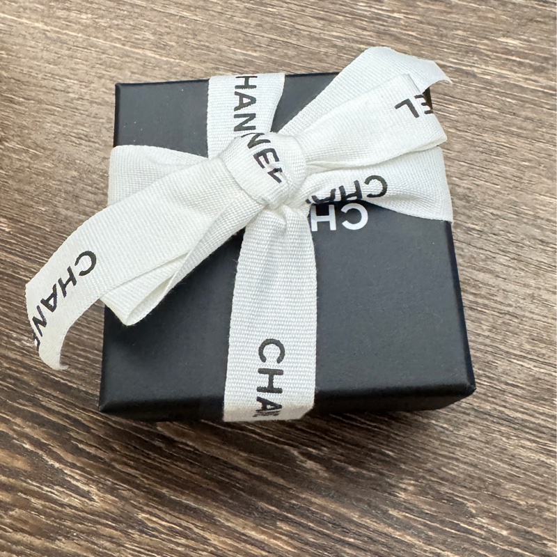 Chanel 字母草寫logo淡金釦書包轉釦耳夾-10