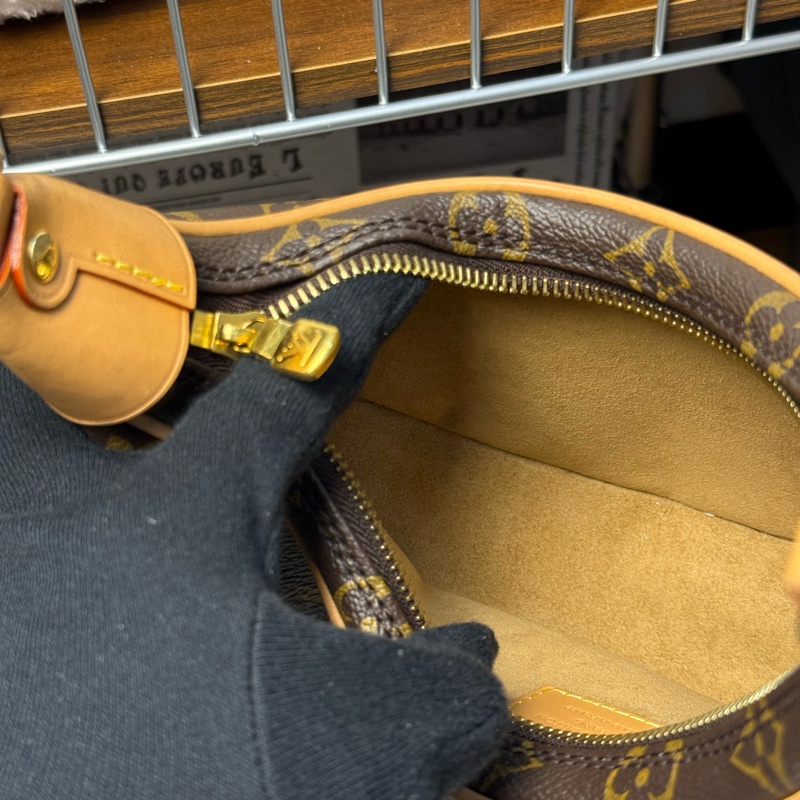 (台灣購證🇹🇼）Lv 月亮包🌛最新晶片款-16