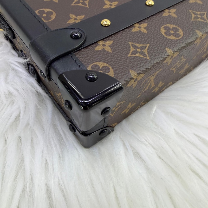 LOUIS VUITTON  Monogram Petite Malle Black-7