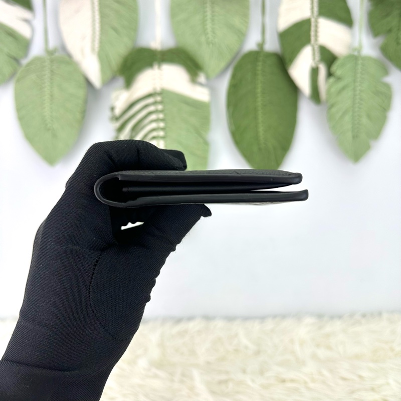 LV Brazza 黑色真皮壓紋長銀包 晶片款-1