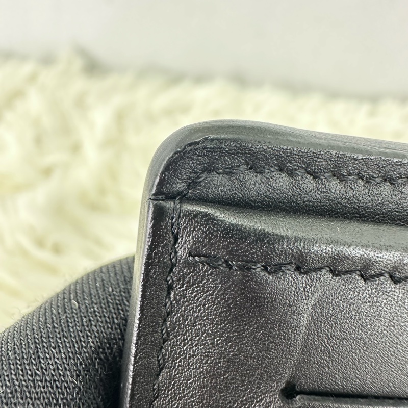 LV Brazza 黑色真皮壓紋長銀包 晶片款-10