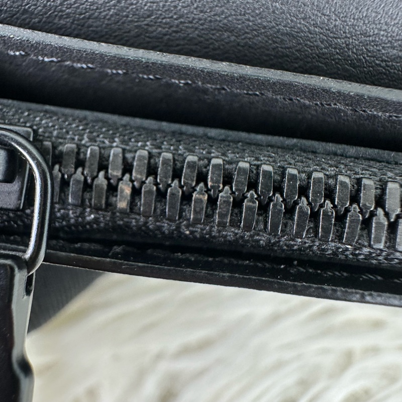 LV Brazza 黑色真皮壓紋長銀包 晶片款-15