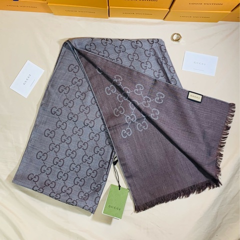 ‼️全台最甜 全新未用 Gucci 古馳 深灰老花滿版雙色圍巾 披肩