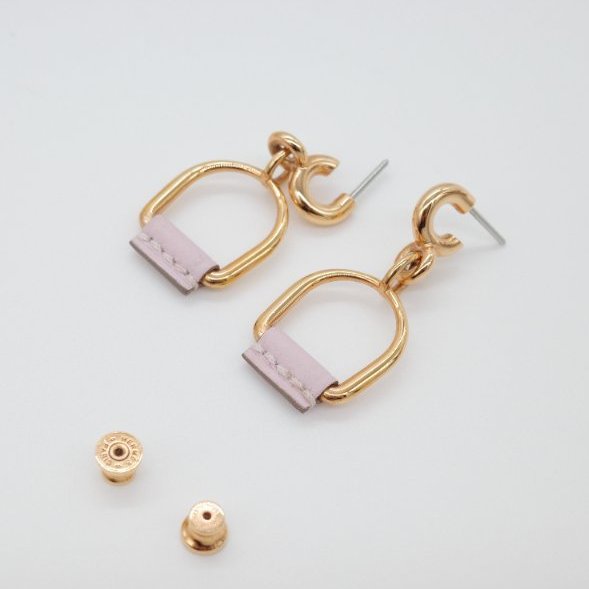 Hermès 愛馬仕 櫻花粉 牛皮 馬鞍釦 耳環-0
