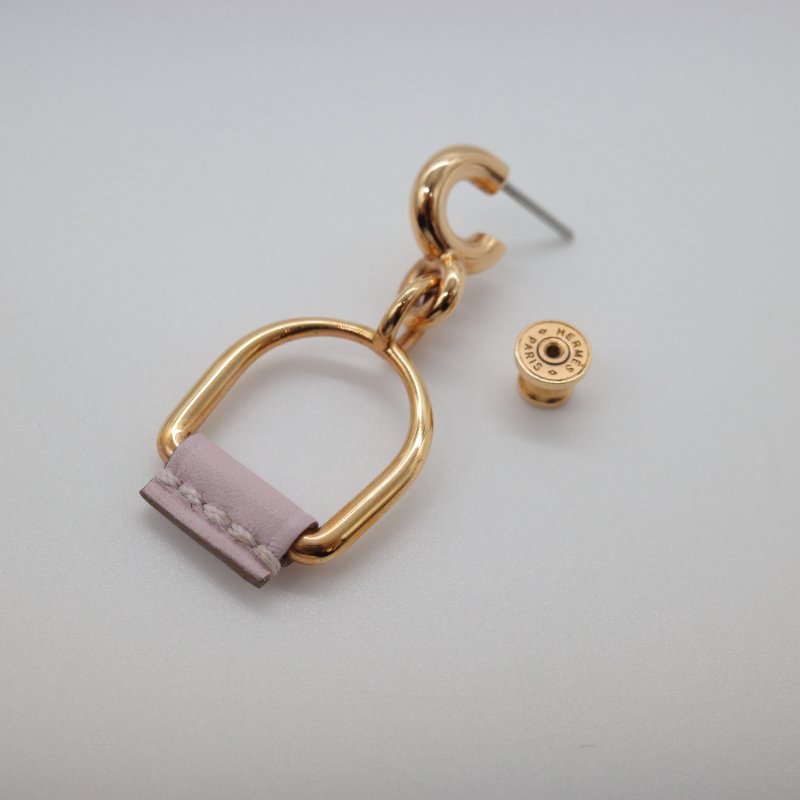 Hermès 愛馬仕 櫻花粉 牛皮 馬鞍釦 耳環-6