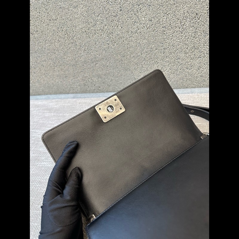 Chanel leboy中號25cm 黑銀羊皮 肩背包-17