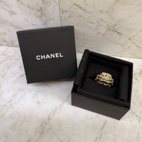 CHANEL銀色水鑽雙C鍊條造型戒指 52
