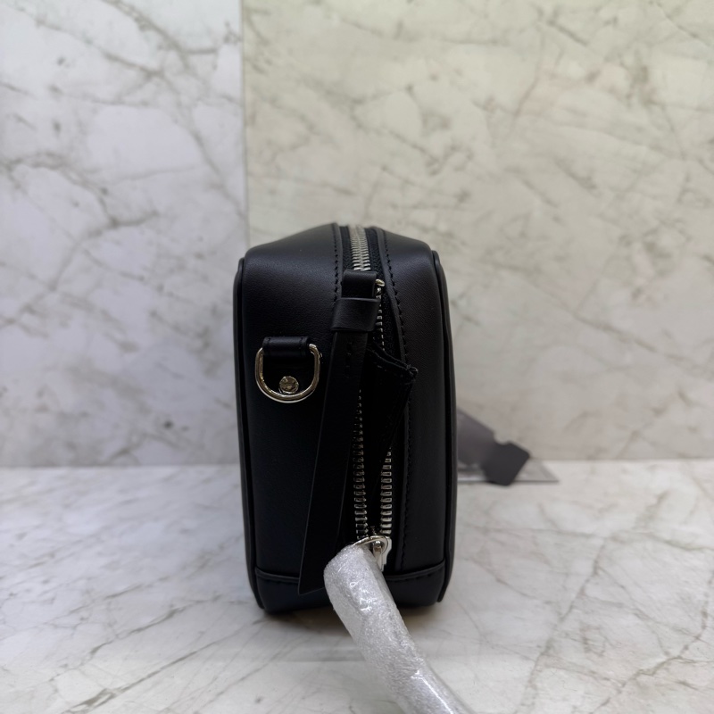 VIVIENNE WESTWOOD黑色全皮星球LOG0相機包-1