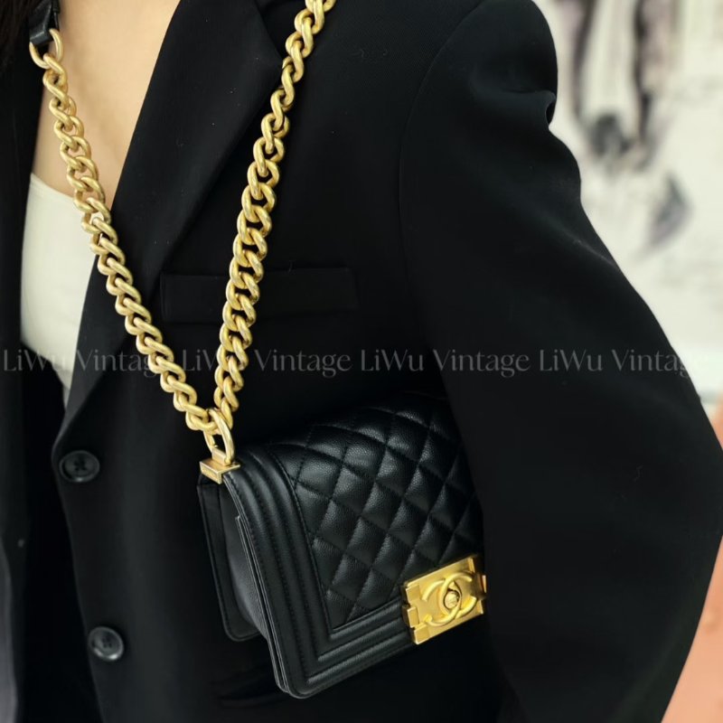 CHANEL Boy20 粒面牛皮口蓋包 - 黑金-1