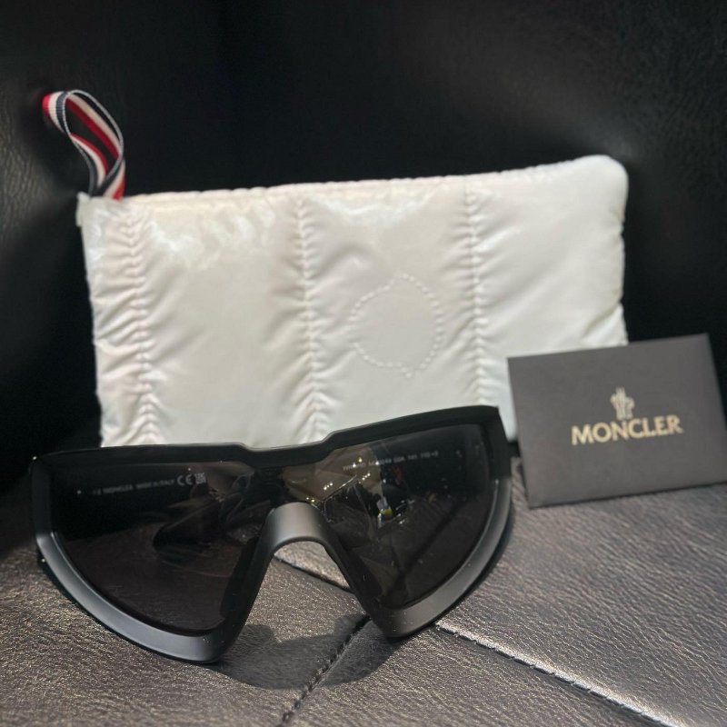 💎Han's house精品服飾💎 MONCLER 墨鏡 太陽眼鏡 無度數 現貨 原價12100-0