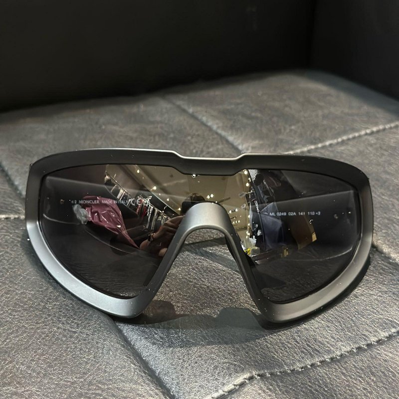 💎Han's house精品服飾💎 MONCLER 墨鏡 太陽眼鏡 無度數 現貨 原價12100-8