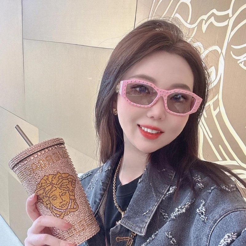 💎Han's house精品服飾💎VERSACE 凡賽斯 女神頭 頂級黑牌 水鑽 保溫 杯 粉 現貨 原價 38000-1