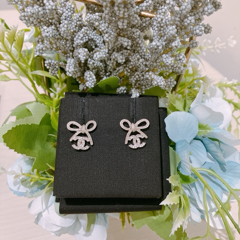 TK1881 Chanel 香奈兒銀色蝴蝶結雙C Logo 耳環25K Bow Earrings Silver-17