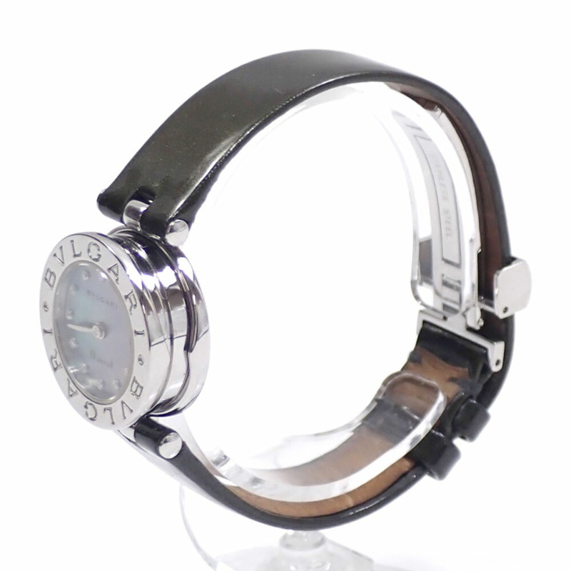 寶格麗 B-ZERO 1 女士石英腕錶，不鏽鋼錶殼搭配皮革錶帶，型號 BZ22S，電池供電，鑲嵌 12 顆鑽石，貨號 C2015523-1