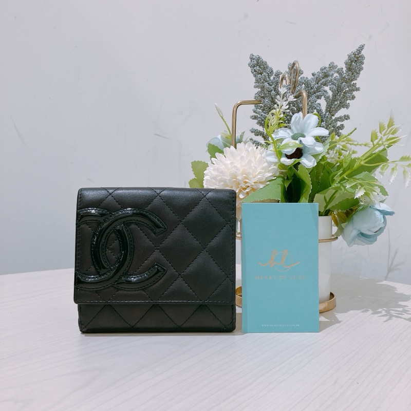 TK1883 Chanel 香奈兒大CC Logo小牛皮短皮夾 Cambon Calfskin Black Wallet-0