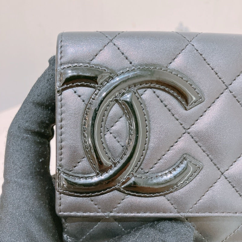 TK1883 Chanel 香奈兒大CC Logo小牛皮短皮夾 Cambon Calfskin Black Wallet-6