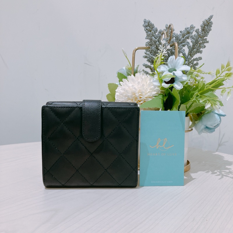 TK1883 Chanel 香奈兒大CC Logo小牛皮短皮夾 Cambon Calfskin Black Wallet-20