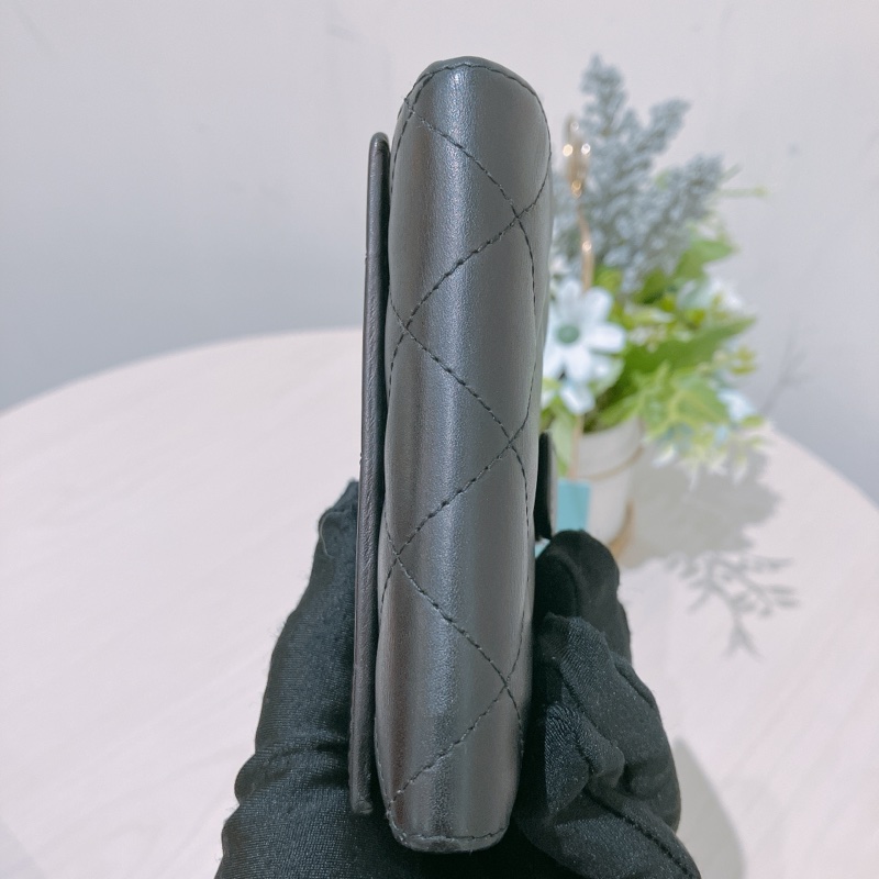 TK1883 Chanel 香奈兒大CC Logo小牛皮短皮夾 Cambon Calfskin Black Wallet-33