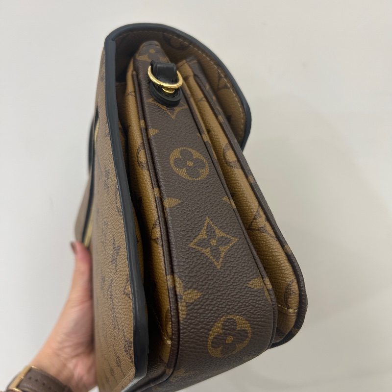 Lv 雙色原花 郵差包M44876-3