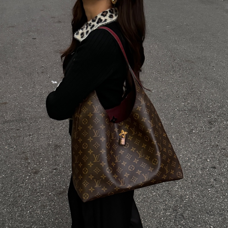 （絕美稀少🌹） LV Flower Hobo 限量發售 肩背包 專櫃11萬！-4