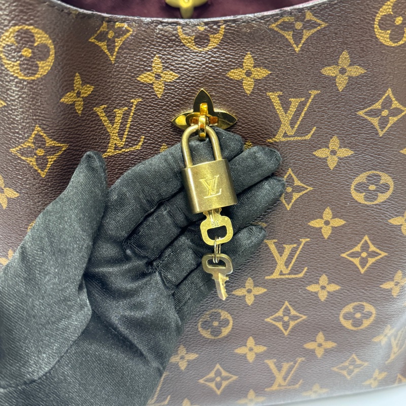 （絕美稀少🌹） LV Flower Hobo 限量發售 肩背包 專櫃11萬！-13