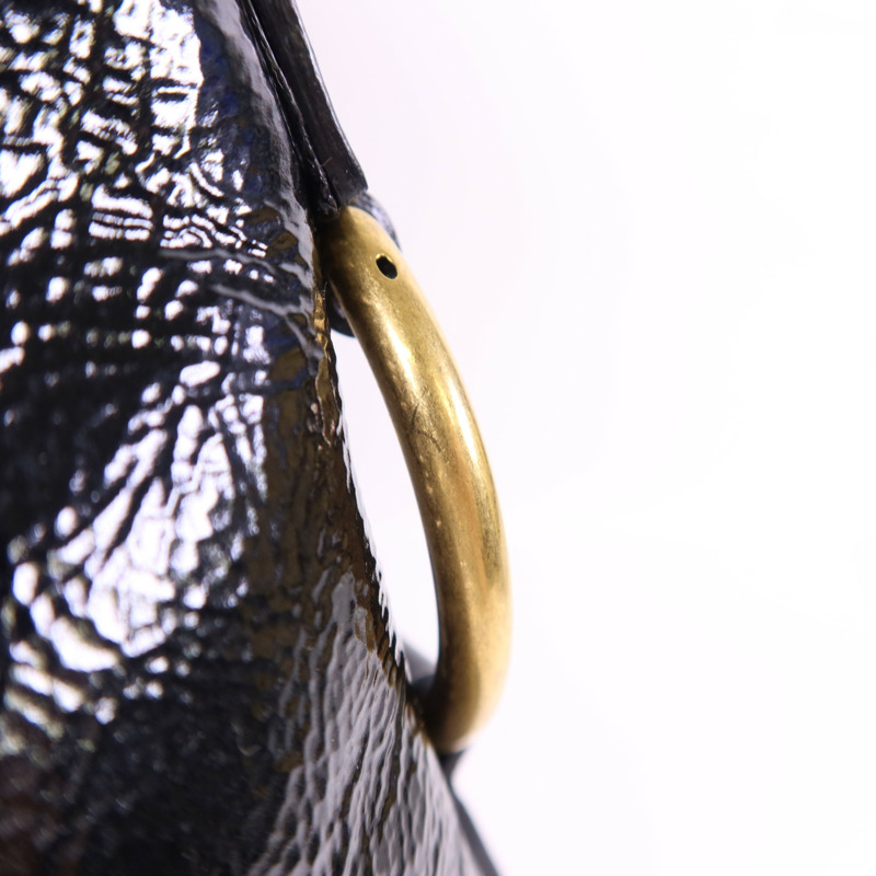 YVES SAINT LAURENT 漆皮皮革Shoulder Bag金扣肩背袋-12