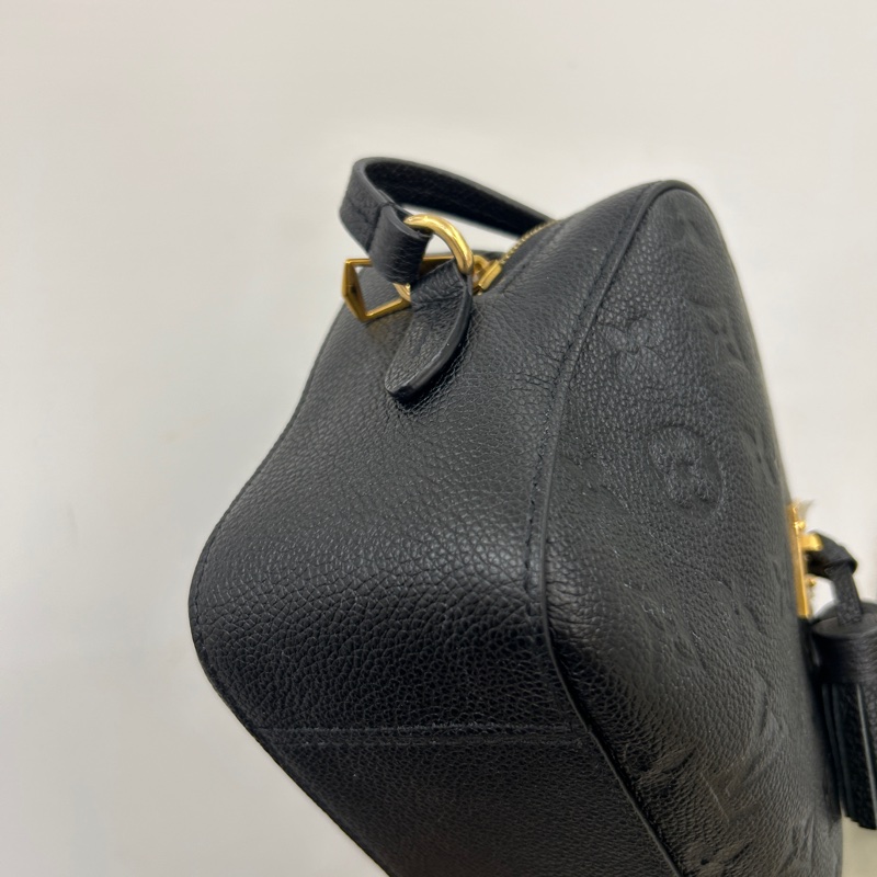 Lv 黑牛皮壓紋流蘇ㄇ拉斜背相機包-2