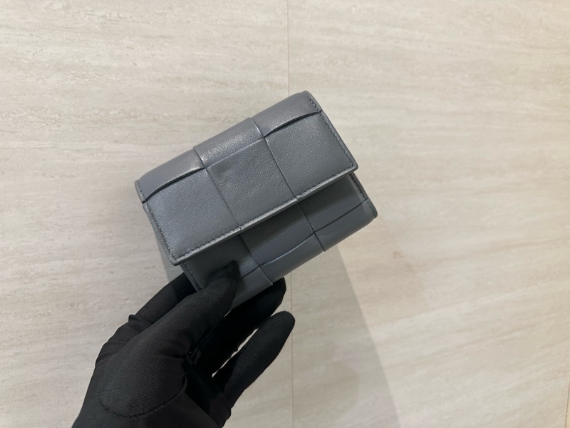 BV 灰牛皮霧金釦6卡cassette三折短夾814686-0