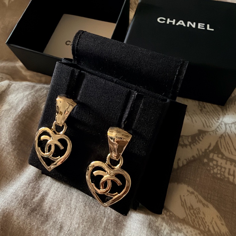全新Chanel 22P爆款的愛心鏤空耳環-1
