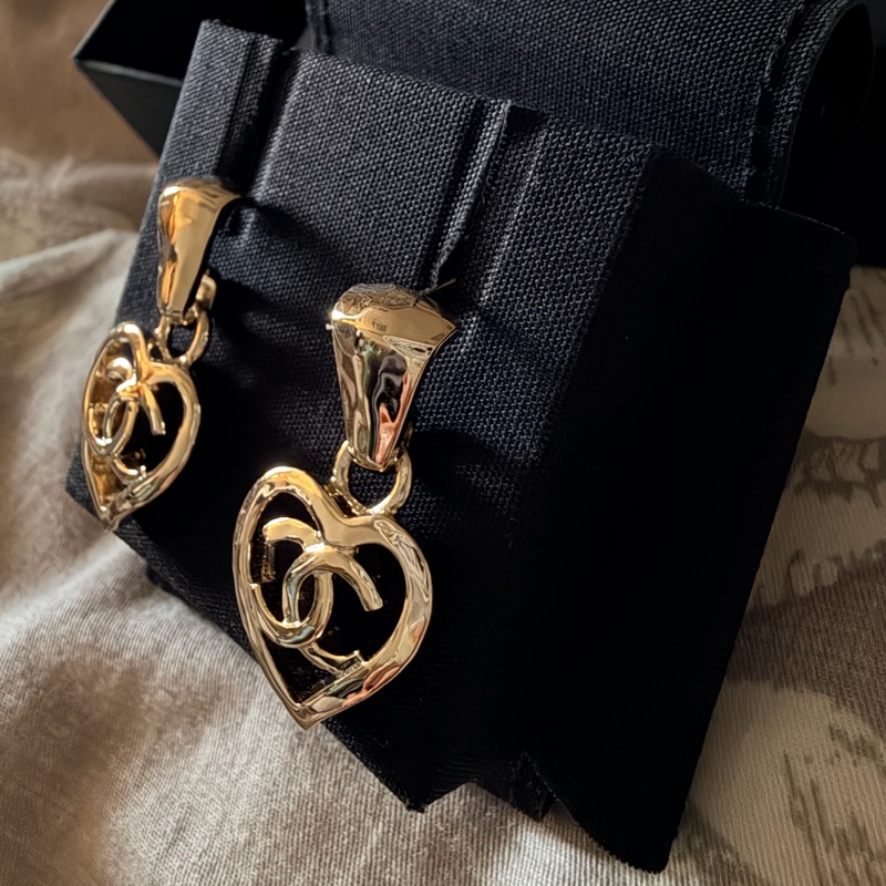 全新Chanel 22P爆款的愛心鏤空耳環-3