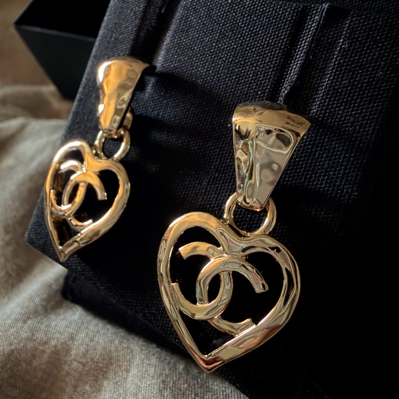 全新Chanel 22P爆款的愛心鏤空耳環-4