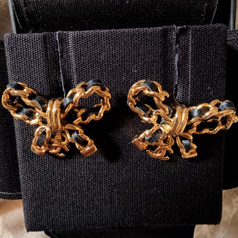 爆款全新Chanel 22A皮穿鍊蝴蝶結耳環-2