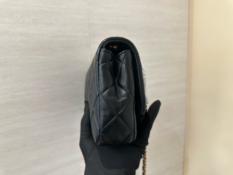 Chanel 黑羊皮菱格紋珍珠下蓋斜背鏈包AS5352-3