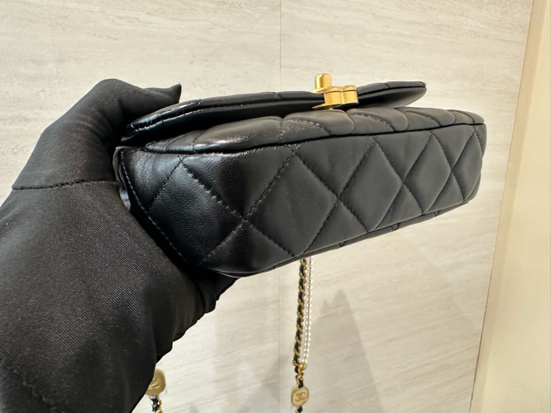 Chanel 黑羊皮菱格紋珍珠下蓋斜背鏈包AS5352-5