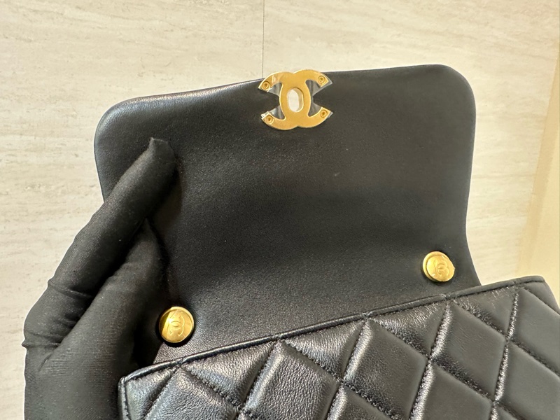 Chanel 黑羊皮菱格紋珍珠下蓋斜背鏈包AS5352-8