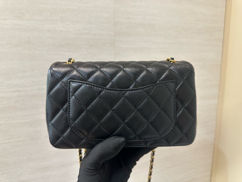 Chanel 黑羊皮菱格霧金雙C logo調節釦下蓋mini COCO20AS5759-1