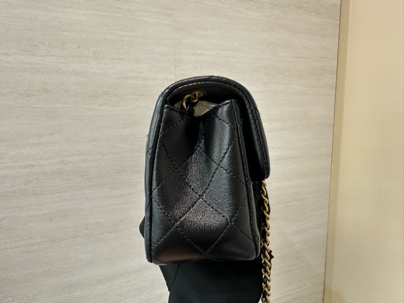 Chanel 黑羊皮菱格霧金雙C logo調節釦下蓋mini COCO20AS5759-2