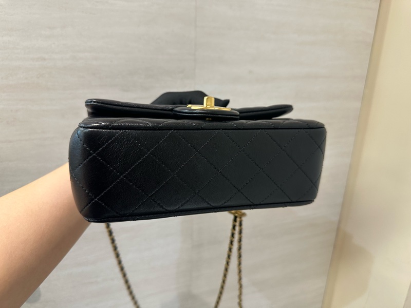 Chanel 黑羊皮菱格霧金雙C logo調節釦下蓋mini COCO20AS5759-4