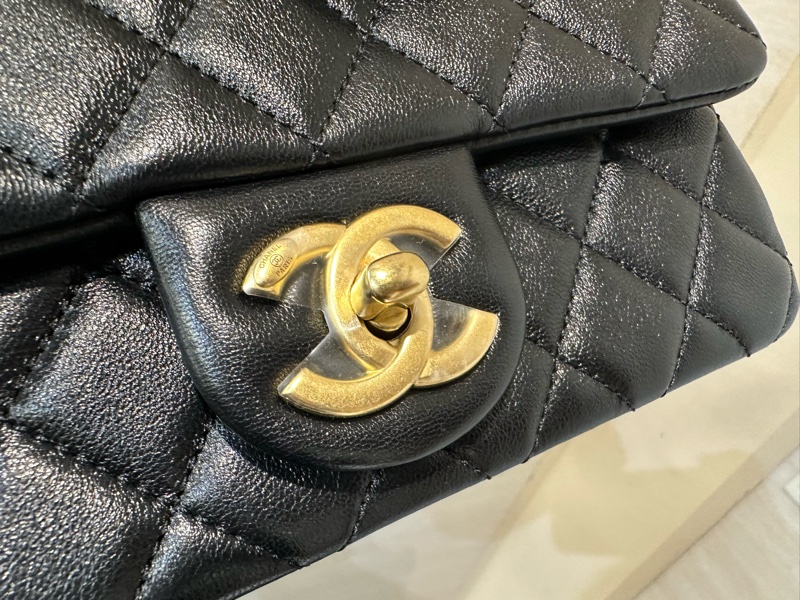 Chanel 黑羊皮菱格霧金雙C logo調節釦下蓋mini COCO20AS5759-7