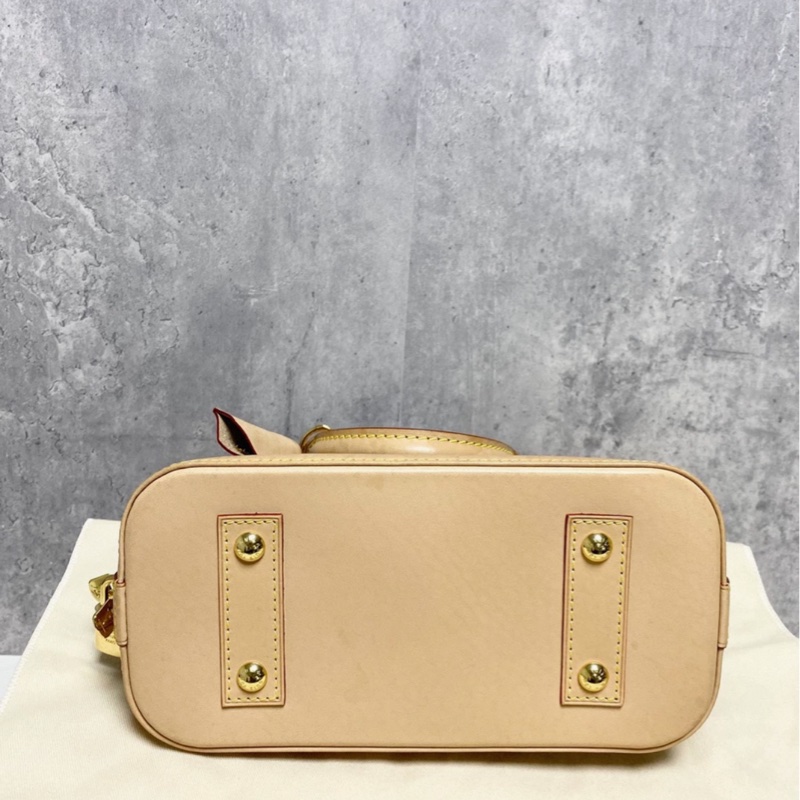 LV ALMA BB 貝殼包-5